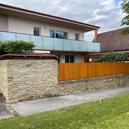 Erkel 19 Apartmanhaz *