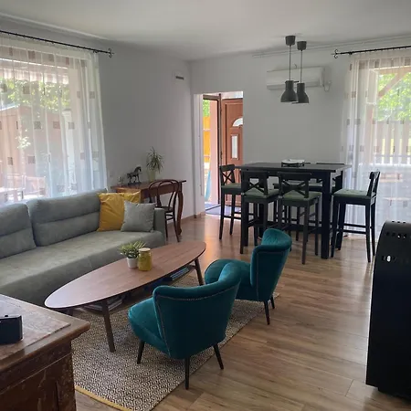 Erkel 19 Apartmanhaz קסזטלי