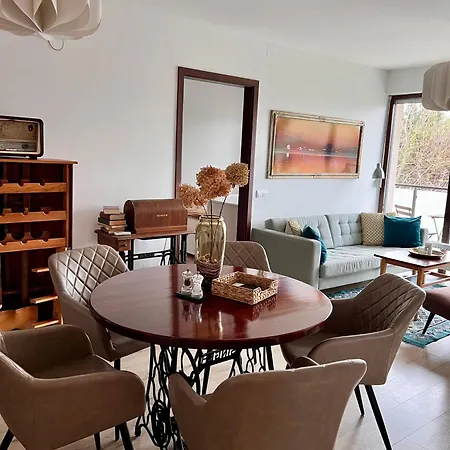 Erkel 19 Apartmanhaz * 케츨리
