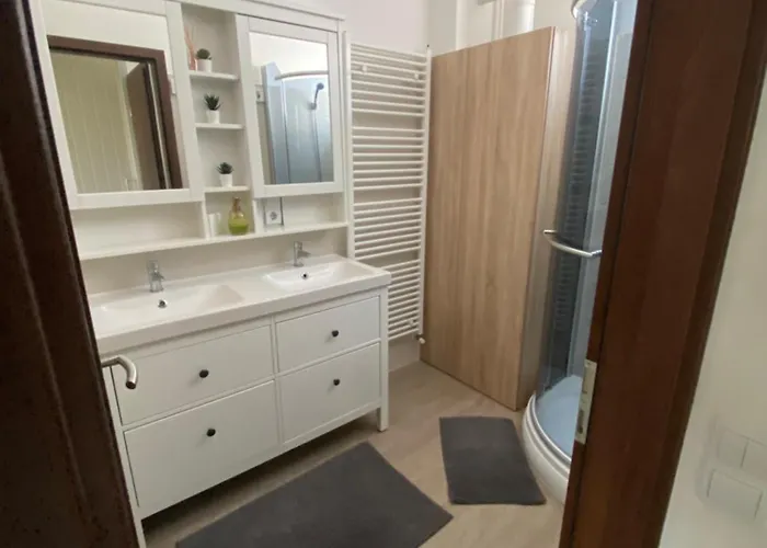 Erkel 19 Apartmanhaz 아파트 케츨리